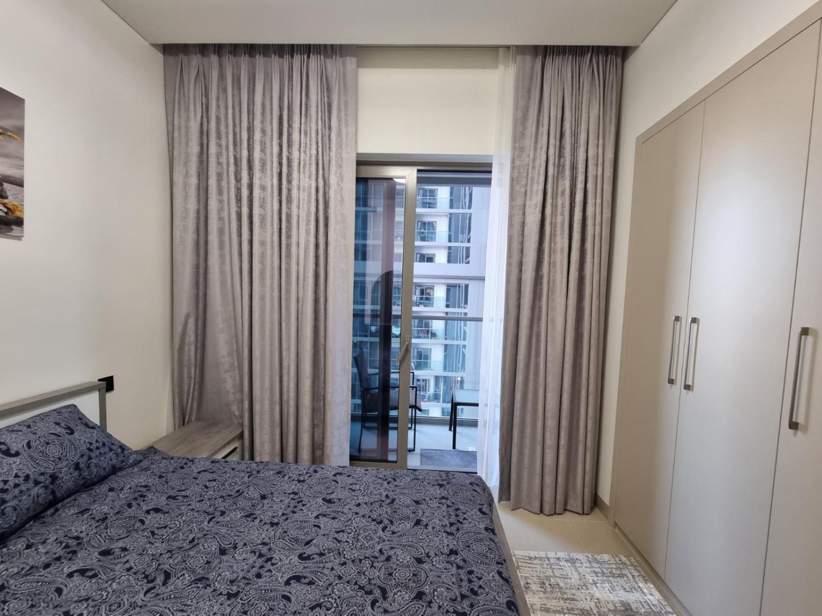 One Fully Furnished Bebroom Apartment *